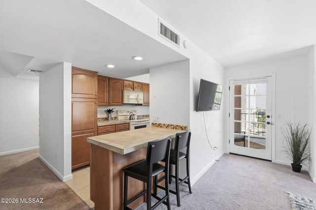 6490 N Tierra de las Catalinas Apt 91, Tucson, AZ 85718
