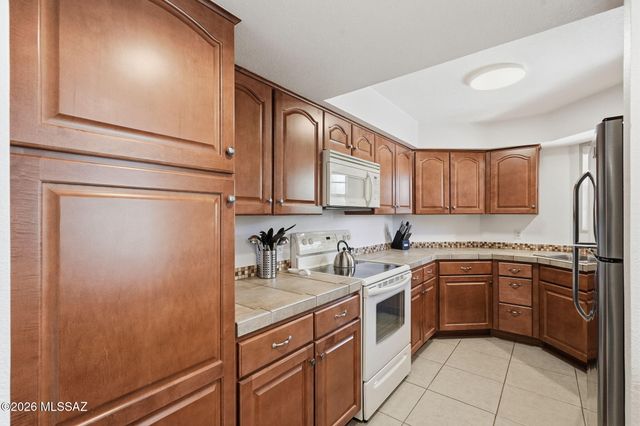 6490 N Tierra de las Catalinas Apt 91, Tucson, AZ 85718