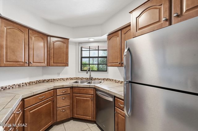 6490 N Tierra de las Catalinas Apt 91, Tucson, AZ 85718