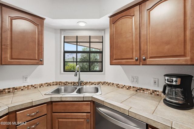 6490 N Tierra de las Catalinas Apt 91, Tucson, AZ 85718