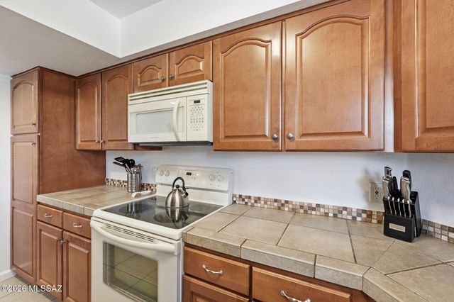 6490 N Tierra de las Catalinas Apt 91, Tucson, AZ 85718