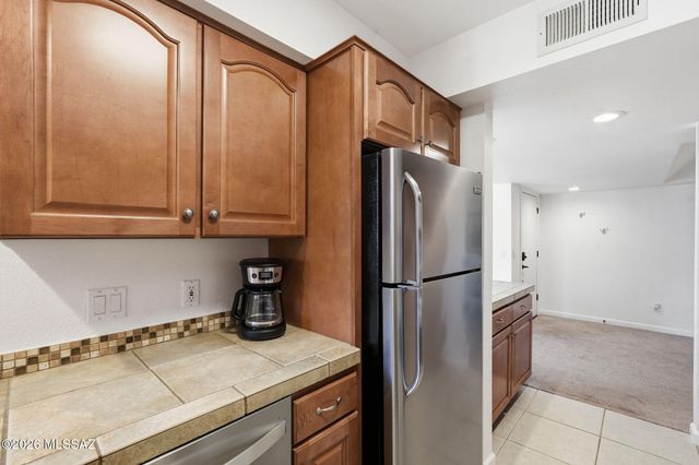 6490 N Tierra de las Catalinas Apt 91, Tucson, AZ 85718