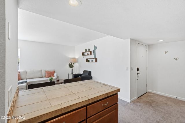 6490 N Tierra de las Catalinas Apt 91, Tucson, AZ 85718