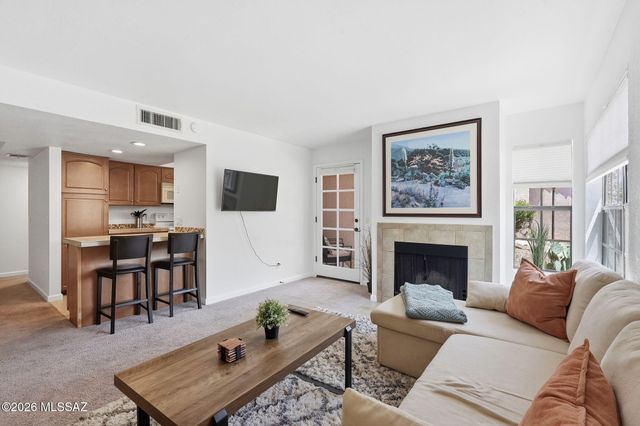 6490 N Tierra de las Catalinas Apt 91, Tucson, AZ 85718