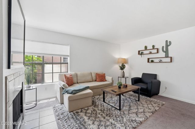6490 N Tierra de las Catalinas Apt 91, Tucson, AZ 85718