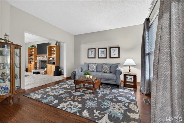 297 Grand Drive, O'fallon, MO 63366