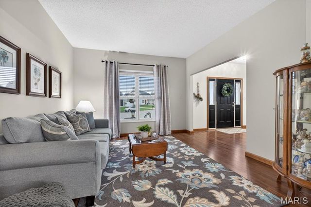 297 Grand Drive, O'fallon, MO 63366