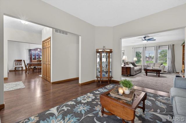 297 Grand Drive, O'fallon, MO 63366
