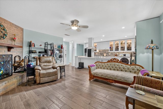 512 Park Center Boulevard, Saginaw, TX 76179
