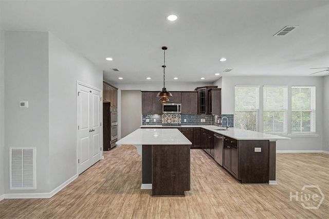 18 Minning Loop, Richmond Hill, GA 31324
