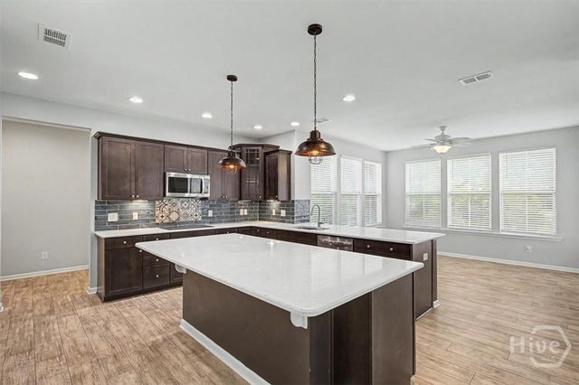 18 Minning Loop, Richmond Hill, GA 31324