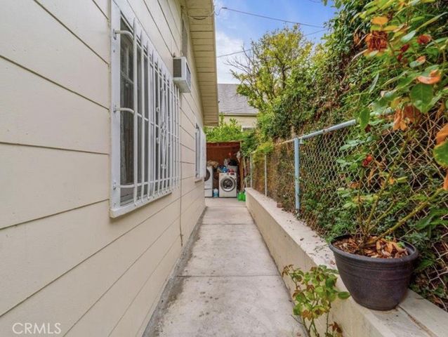 2210 Scott, Los Angeles, CA 90026