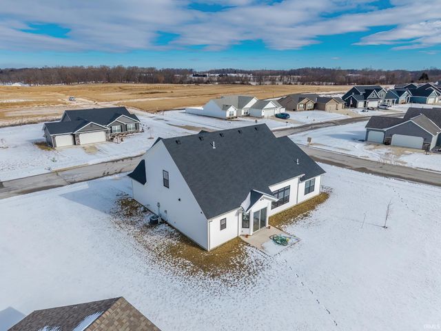 3880 W Kings Pass, Warsaw, IN 46582