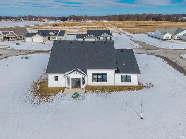 3880 W Kings Pass, Warsaw, IN 46582