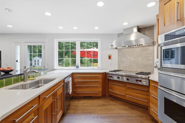 3 Sandstone Drive, Nashua, NH 03063