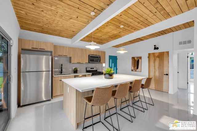 2410 N Starr Road, Palm Springs, CA 92262