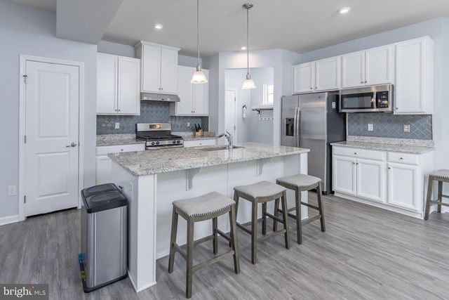 53 OAK LN, Carneys Point, NJ 08069