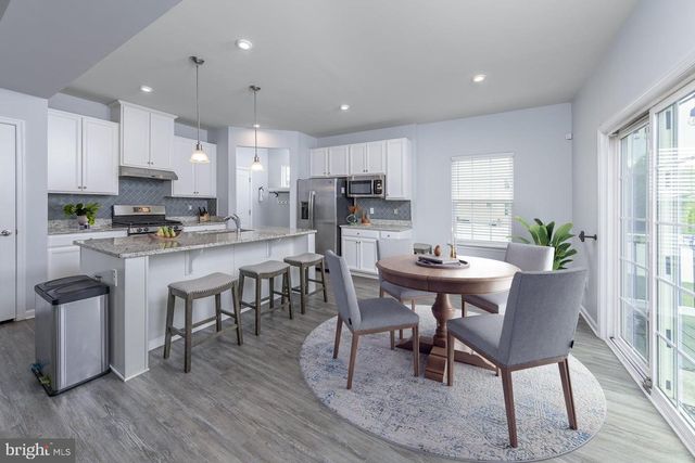 53 OAK LN, Carneys Point, NJ 08069