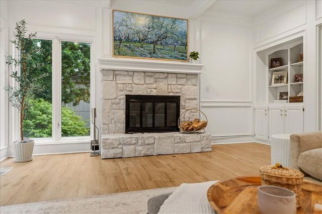 12209 Wenonga Road, Leawood, KS 66209