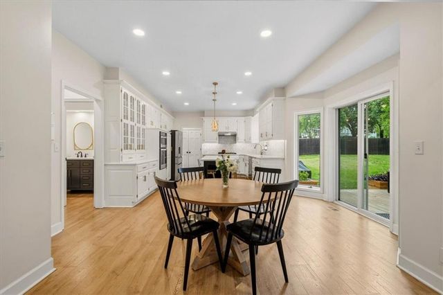 12209 Wenonga Road, Leawood, KS 66209
