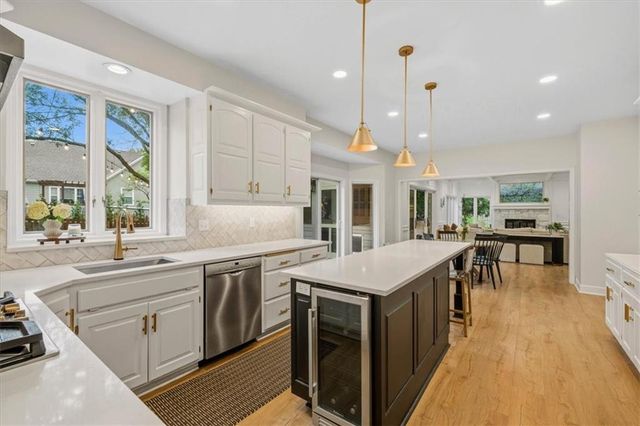 12209 Wenonga Road, Leawood, KS 66209