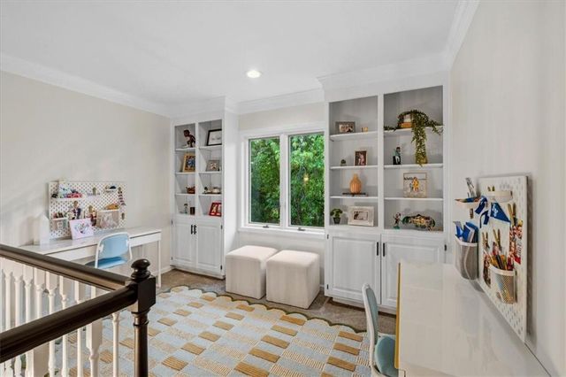 12209 Wenonga Road, Leawood, KS 66209