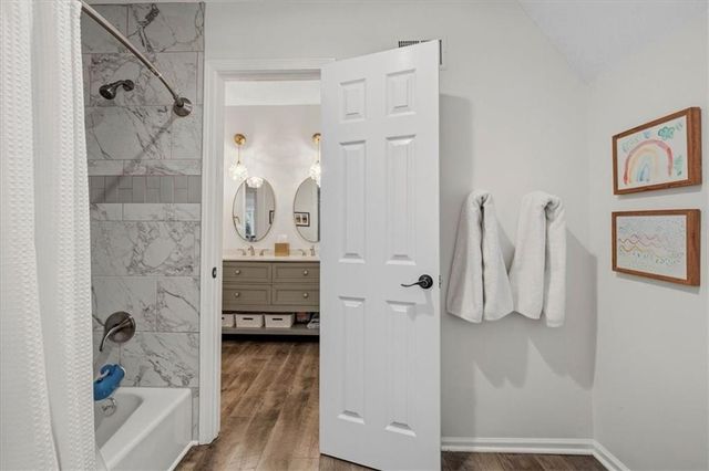 12209 Wenonga Road, Leawood, KS 66209