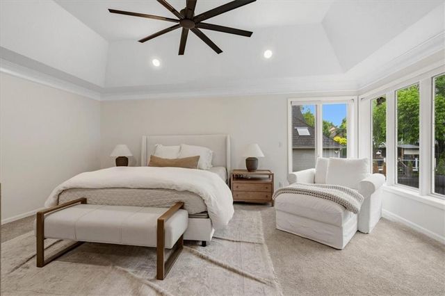 12209 Wenonga Road, Leawood, KS 66209