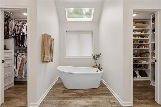 12209 Wenonga Road, Leawood, KS 66209