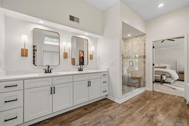 12209 Wenonga Road, Leawood, KS 66209