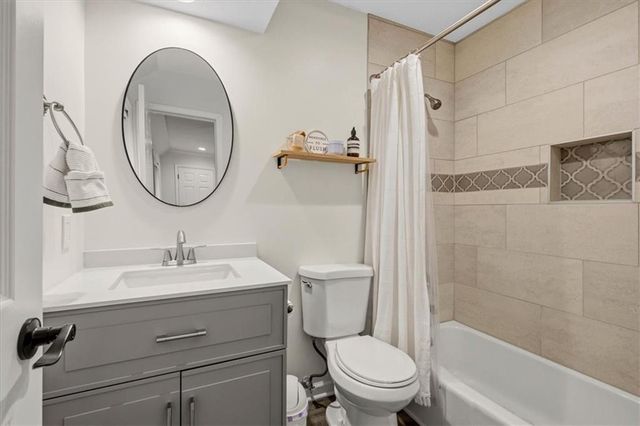 12209 Wenonga Road, Leawood, KS 66209