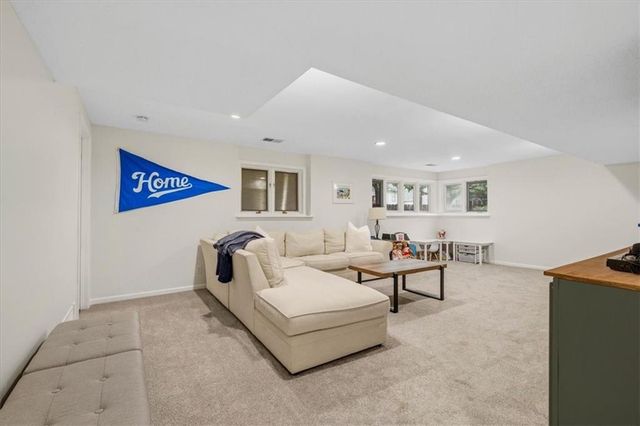 12209 Wenonga Road, Leawood, KS 66209