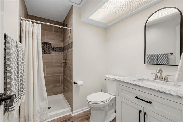 12209 Wenonga Road, Leawood, KS 66209