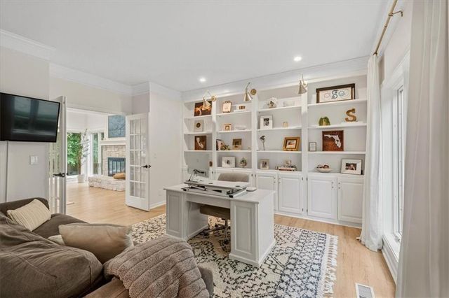 12209 Wenonga Road, Leawood, KS 66209