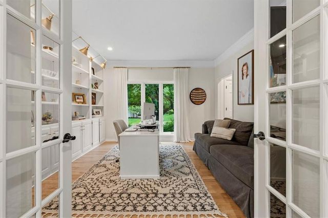 12209 Wenonga Road, Leawood, KS 66209