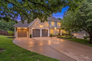 12209 Wenonga Road, Leawood, KS 66209
