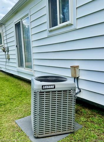 19647 Osmus Street, Livonia, MI 48152