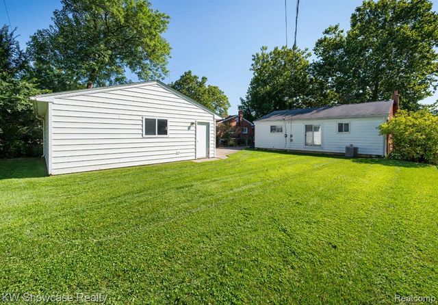 19647 Osmus Street, Livonia, MI 48152