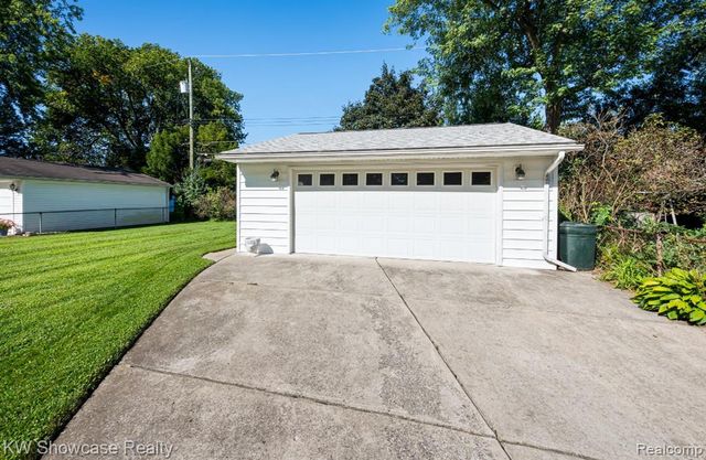 19647 Osmus Street, Livonia, MI 48152