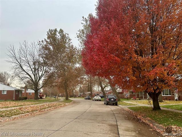 19647 Osmus Street, Livonia, MI 48152