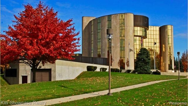 19647 Osmus Street, Livonia, MI 48152