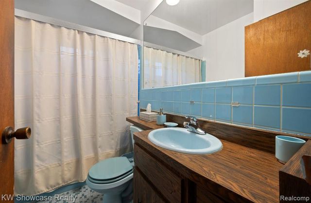 19647 Osmus Street, Livonia, MI 48152