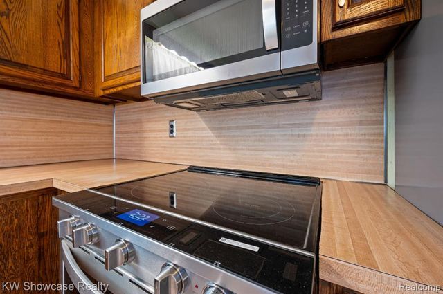 19647 Osmus Street, Livonia, MI 48152