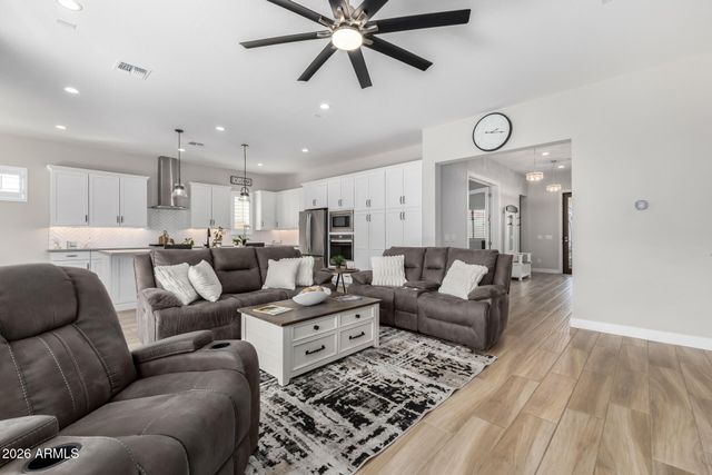 17165 W PIPERTON Street W, Surprise, AZ 85388