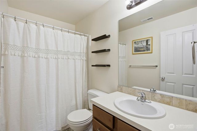 3662 London Loop NE, Lacey, WA 98516