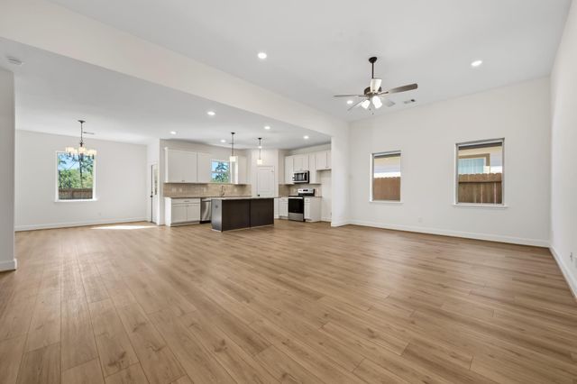 708 Duncan Avenue, Cleveland, TX 77327