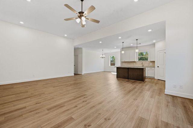 708 Duncan Avenue, Cleveland, TX 77327