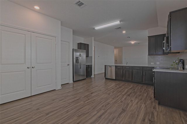 505 Greatest Gift WAY, Jarrell, TX 76537