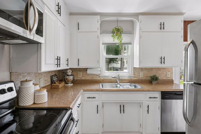 2941 Quebec Avenue S, Saint Louis Park, MN 55426