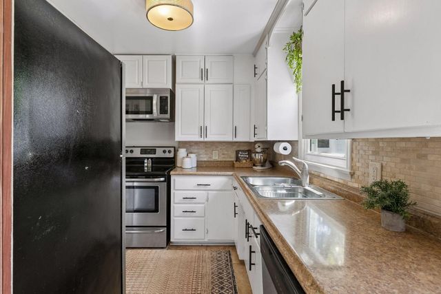 2941 Quebec Avenue S, Saint Louis Park, MN 55426
